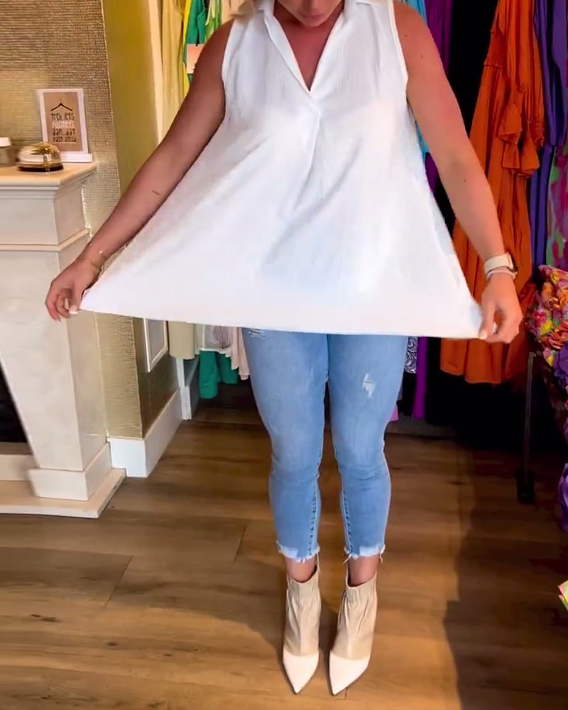 Denise | Sleeveless top with ruffles and lapels