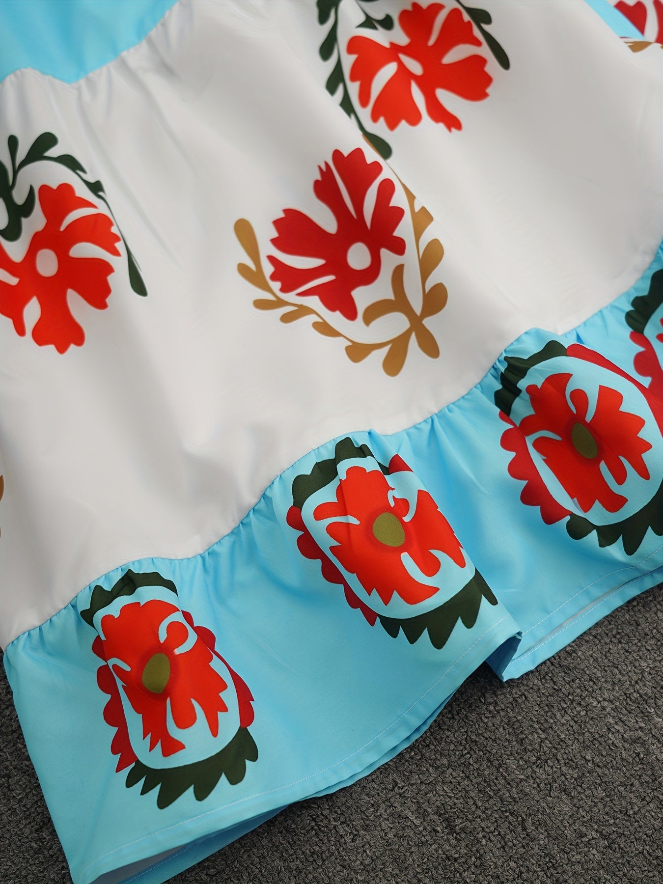 Isala | Graphic Floral Print Maxi Dress