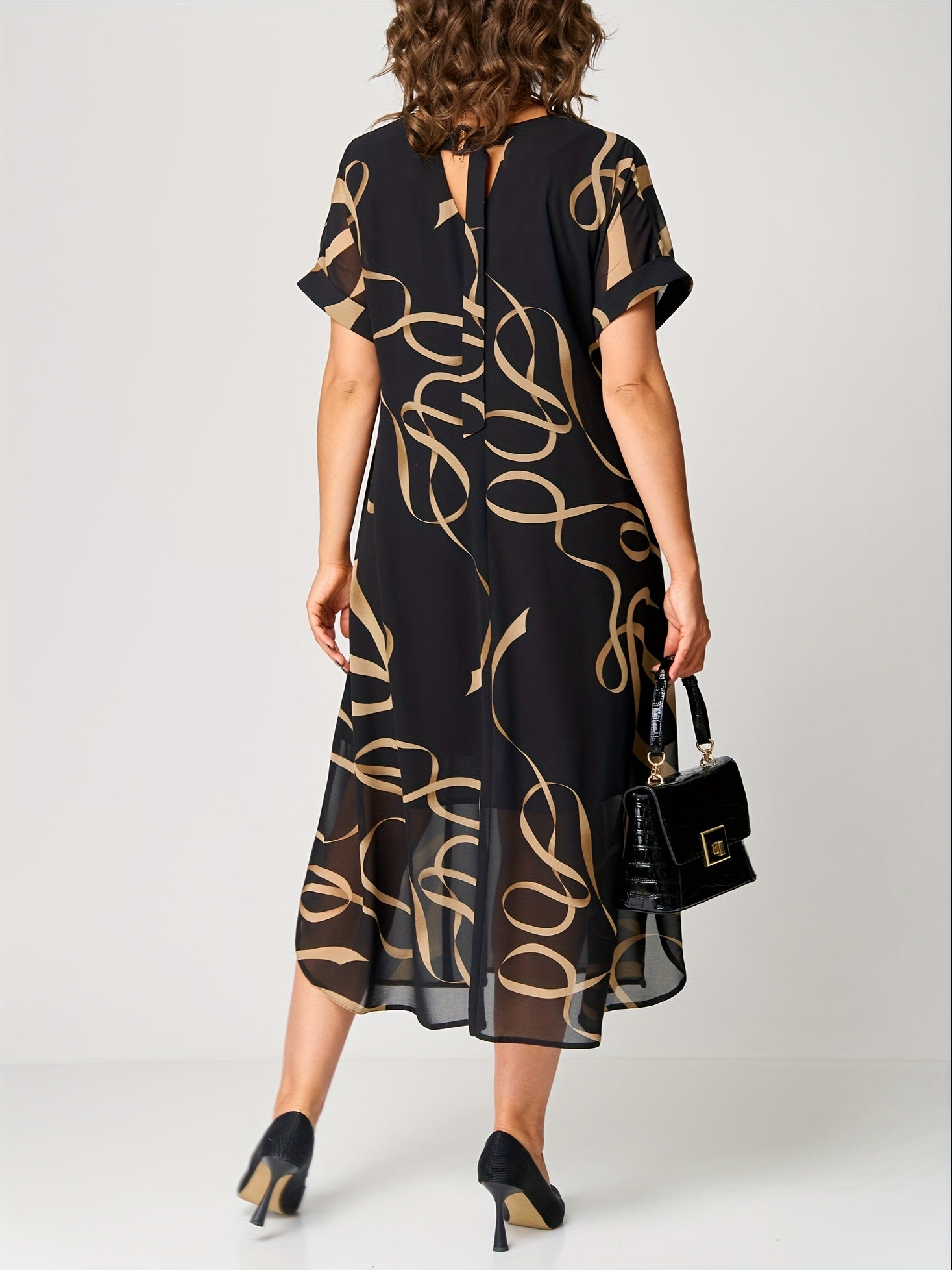 Hylma | Golden Leaf Print Short Sleeved Maxi Dress