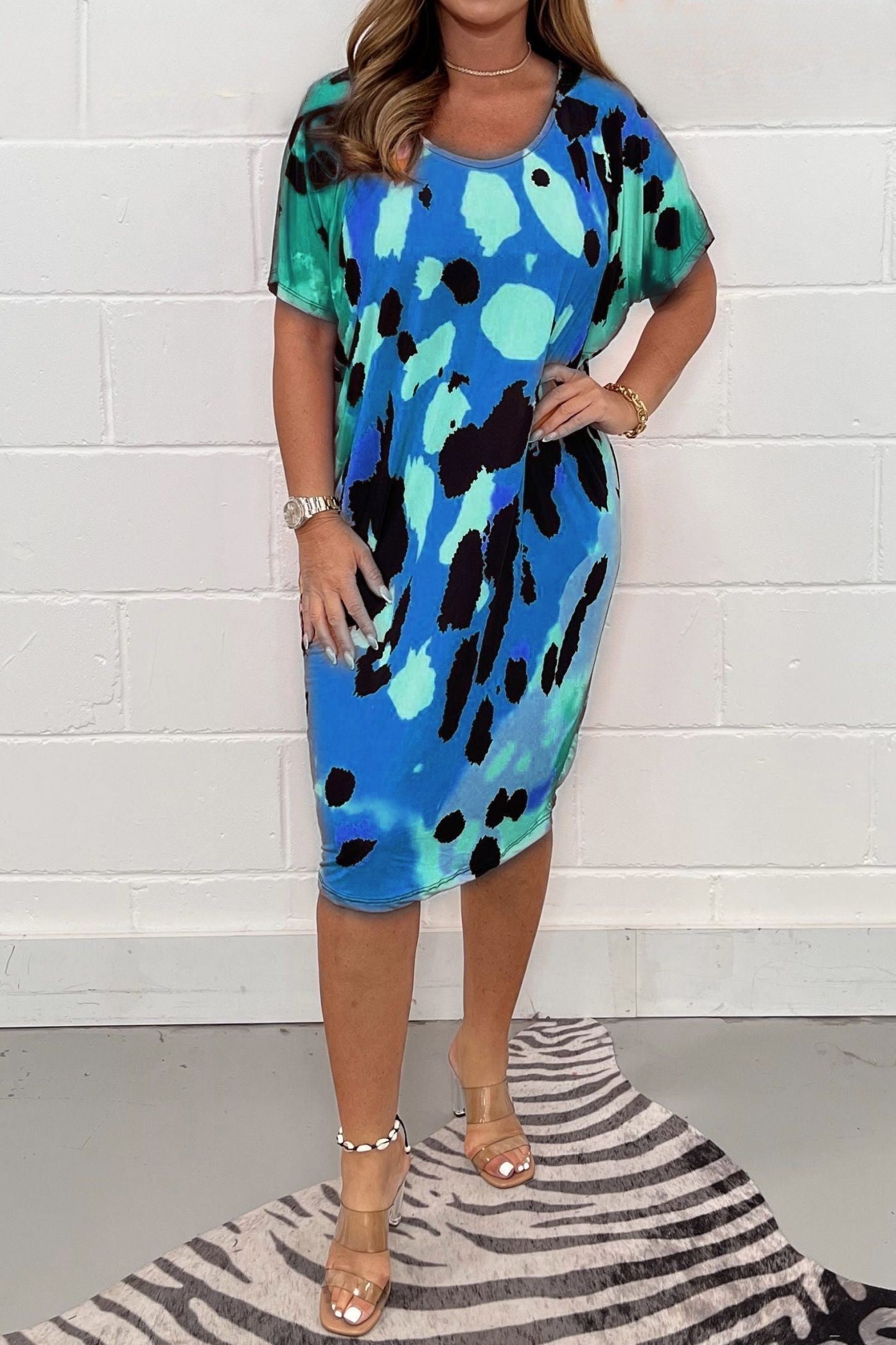 Julie | Vibrant Abstract Midi Dress – Relaxed, Flattering & Fun