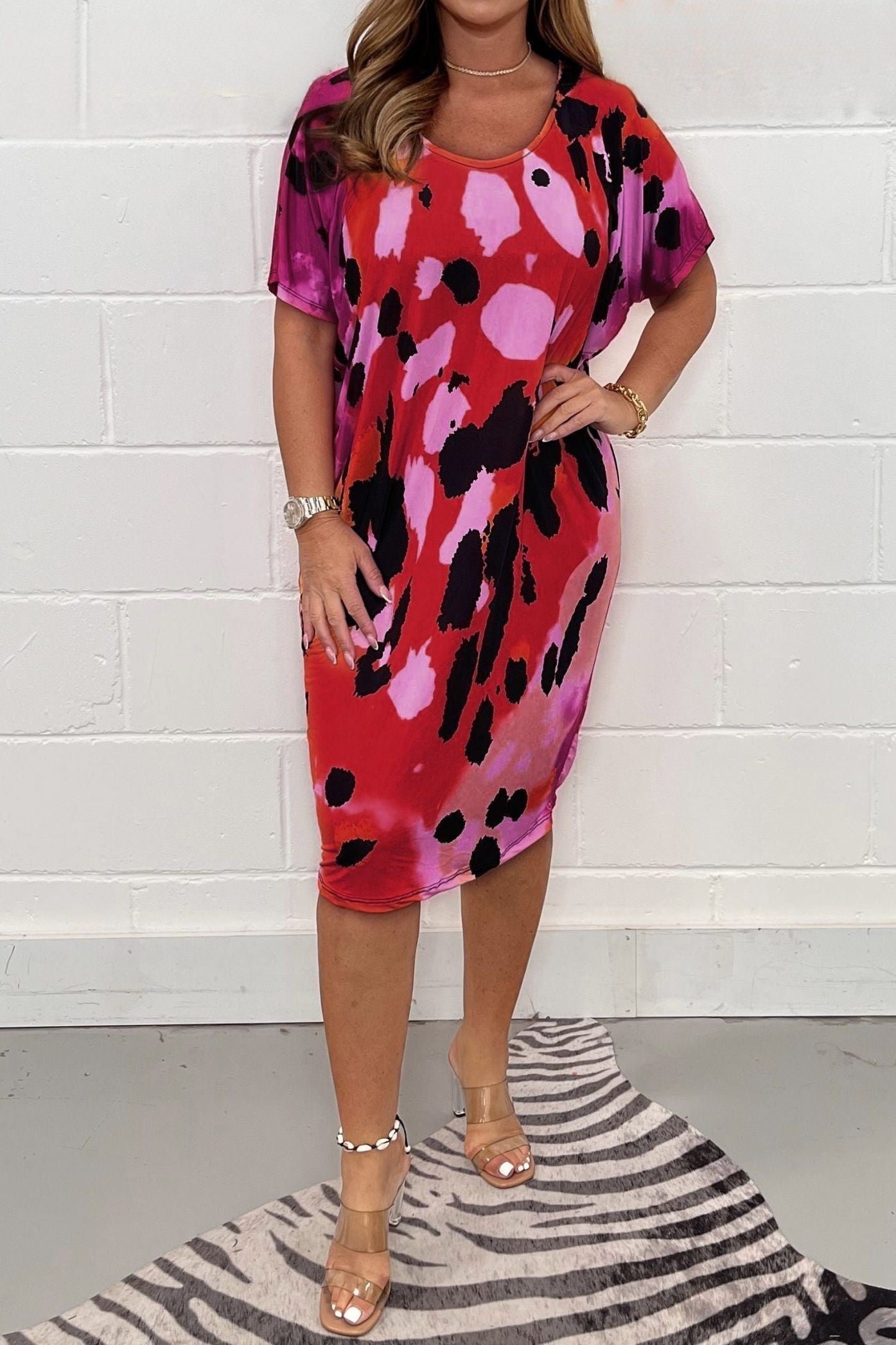 Julie | Vibrant Abstract Midi Dress – Relaxed, Flattering & Fun