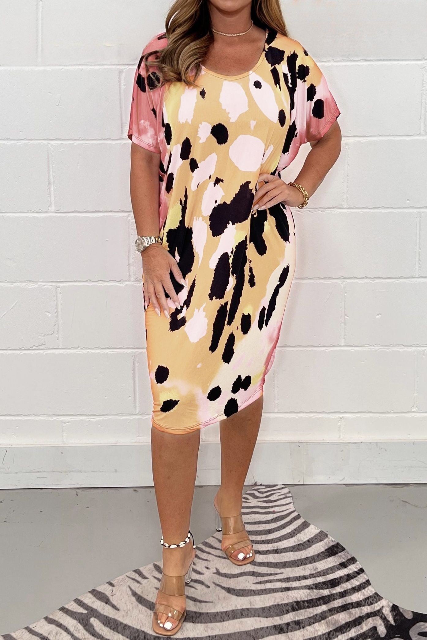 Julie | Vibrant Abstract Midi Dress – Relaxed, Flattering & Fun