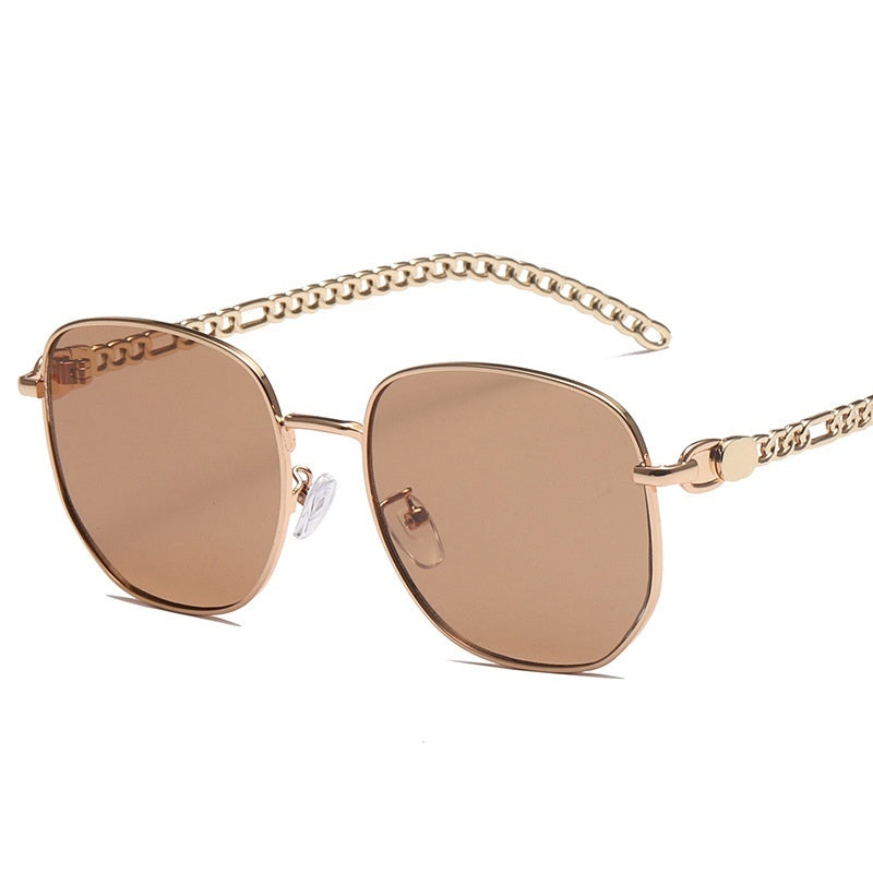 Vespera – Sunglasses with Gold Chain Detail