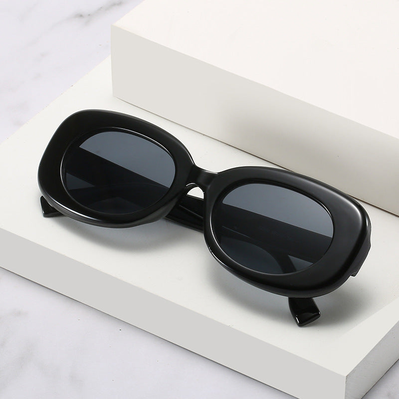 Oval Luxe – Timeless Sunglasses with Minimalistic Elegance