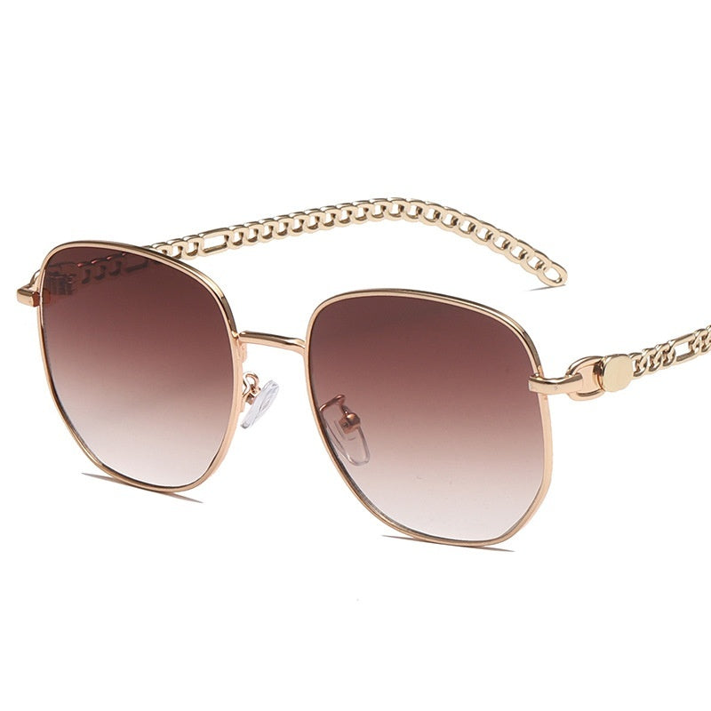 Vespera – Sunglasses with Gold Chain Detail
