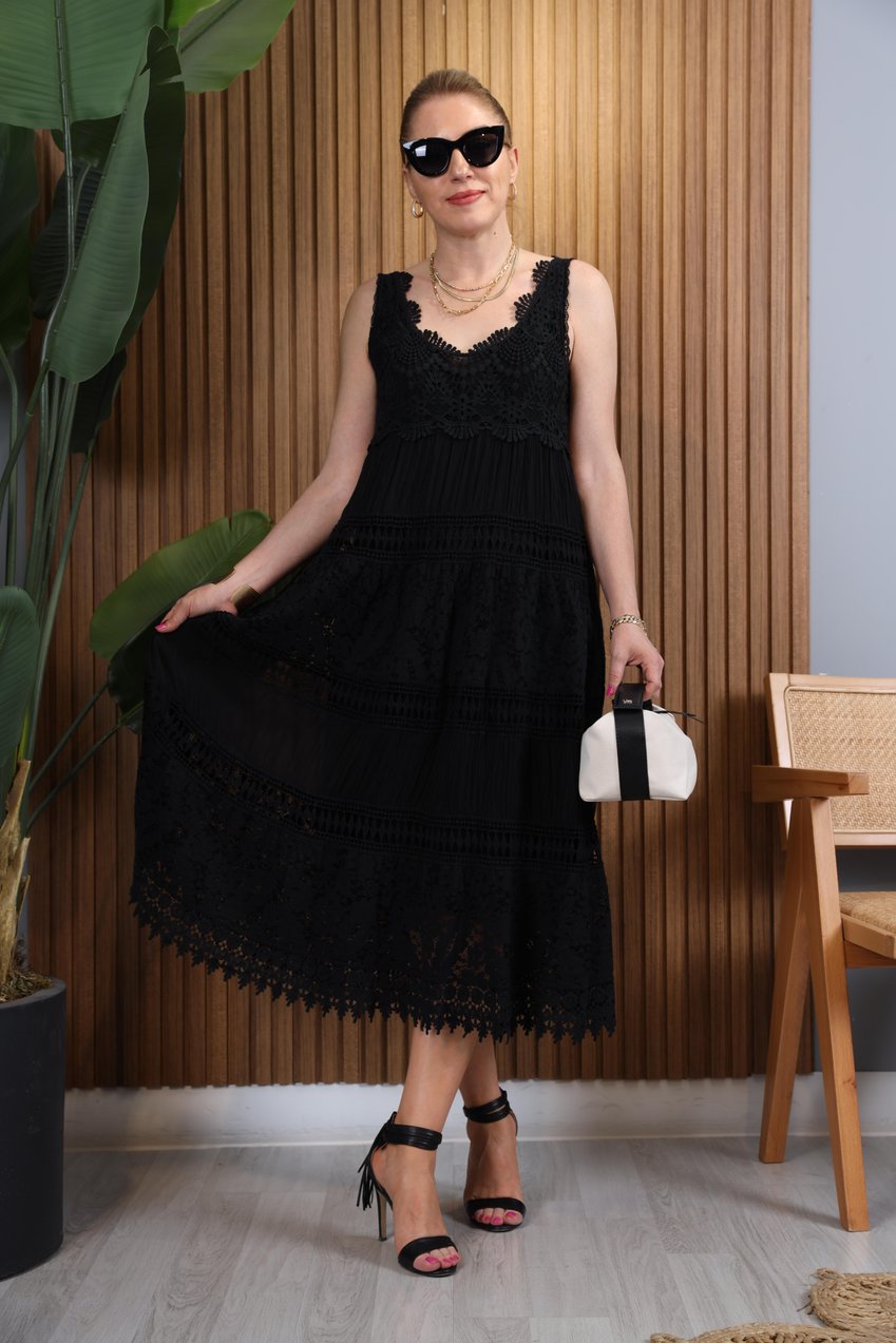 Tamara | Flattering  Airy Dress